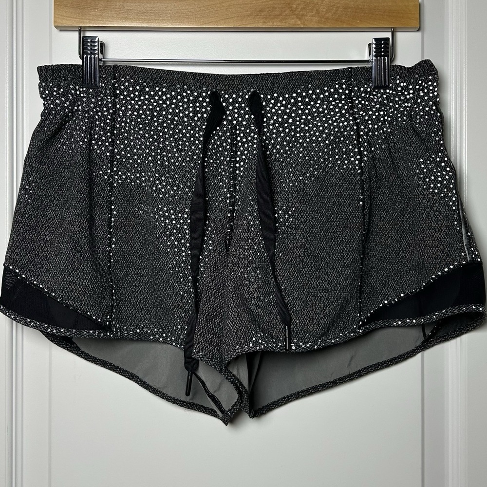 Lululemon Frozen Fizz Reflective Silver 2 1/2 Inseam Low Rise Hotty Hot Short